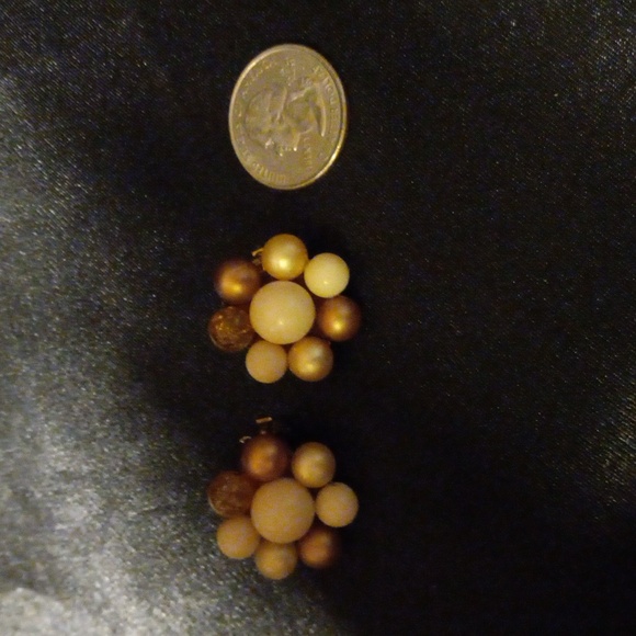 1940s vintage Cluster clip On earrings. Stamped Germany. Very nice condition - Picture 4 of 4